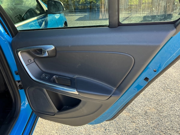 Used Volvo V60 2015 for sale - 76180817: Photo 23