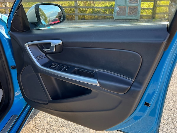 Used Volvo V60 2015 for sale - 76180817: Photo 24