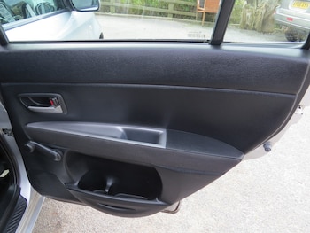 Used Mazda Mazda2 2006 for sale - 76493844: Photo