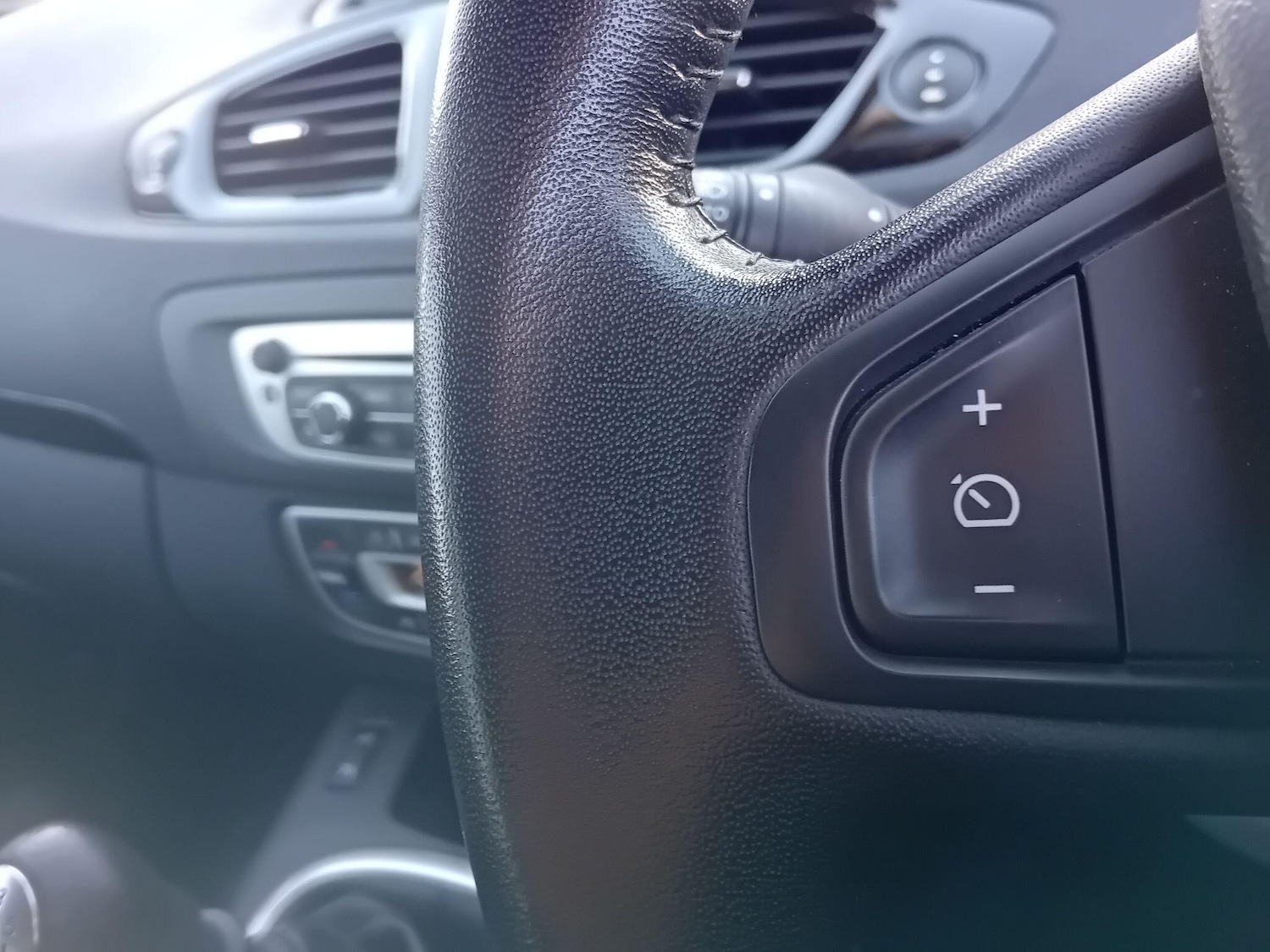 Used Renault Scenic 2015 for sale - 77229939: Photo 18