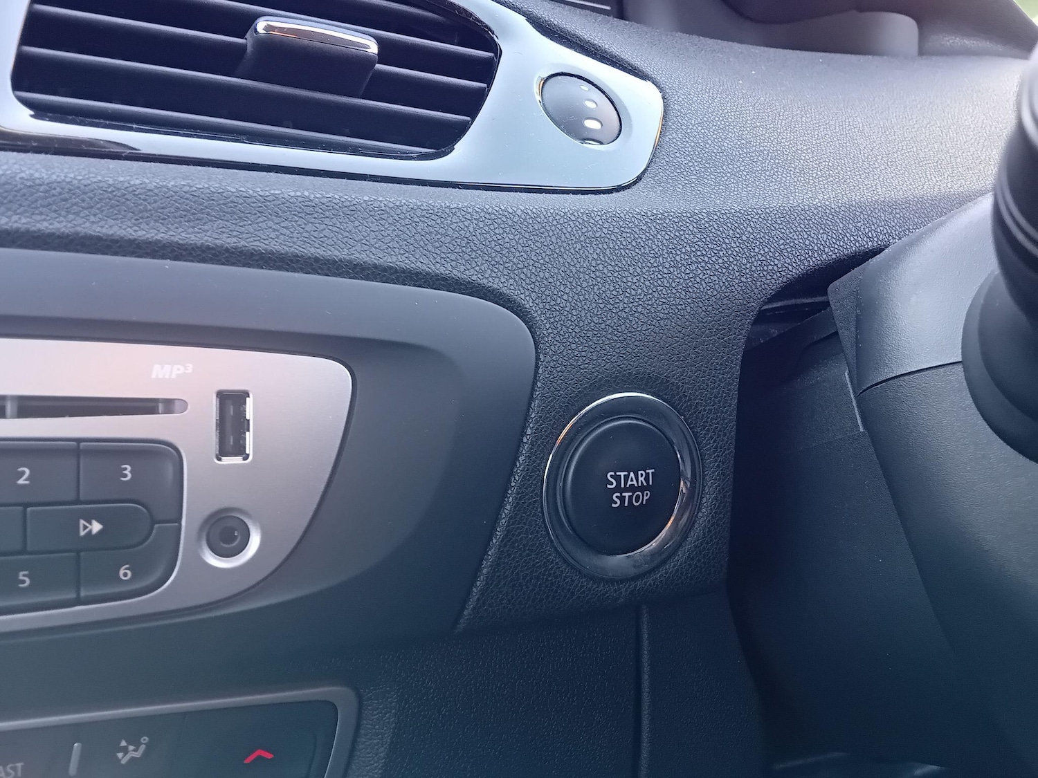 Used Renault Scenic 2015 for sale - 77229939: Photo 19