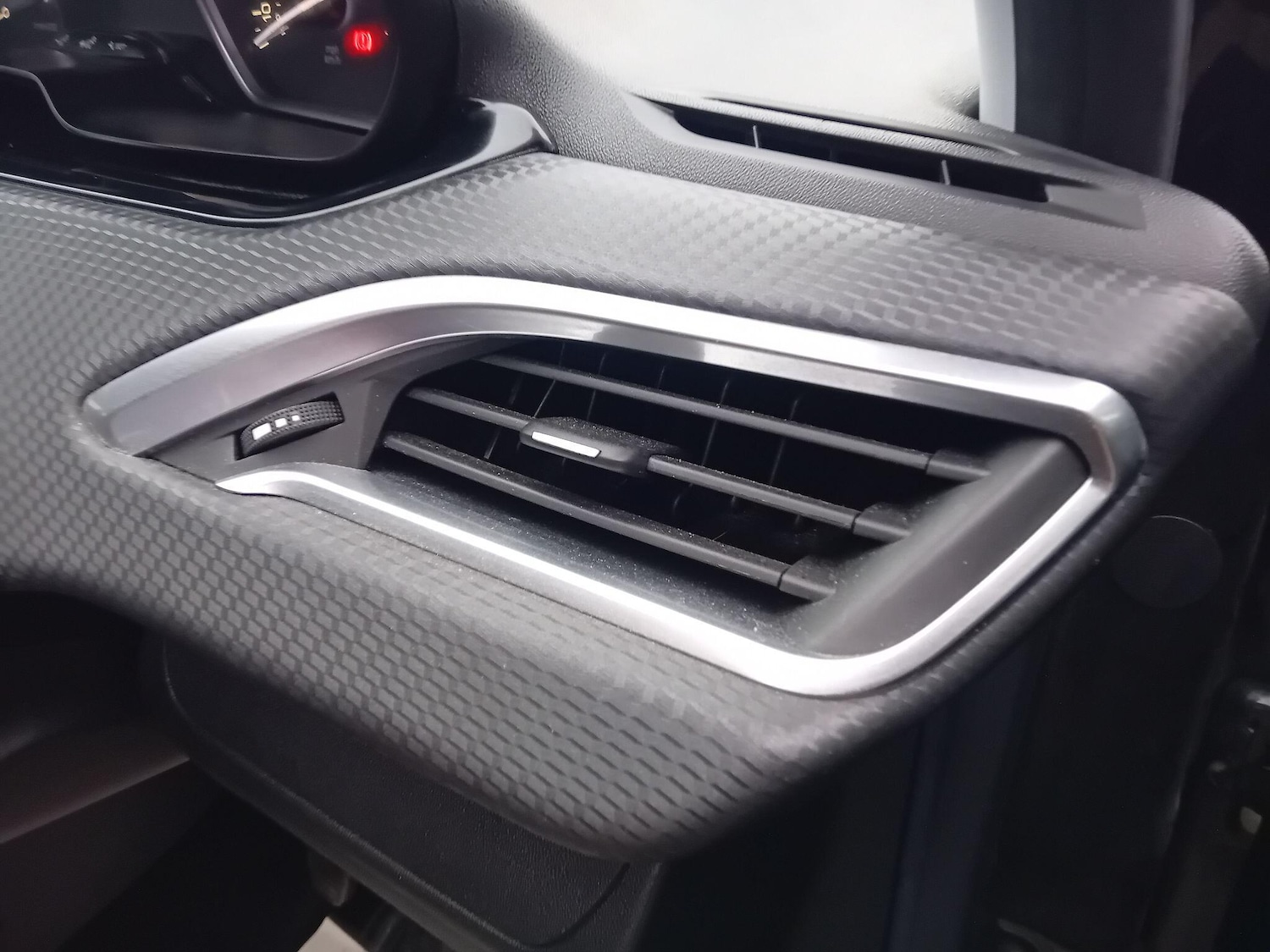 Used Peugeot 208 2017 for sale - 77386358: Photo 43