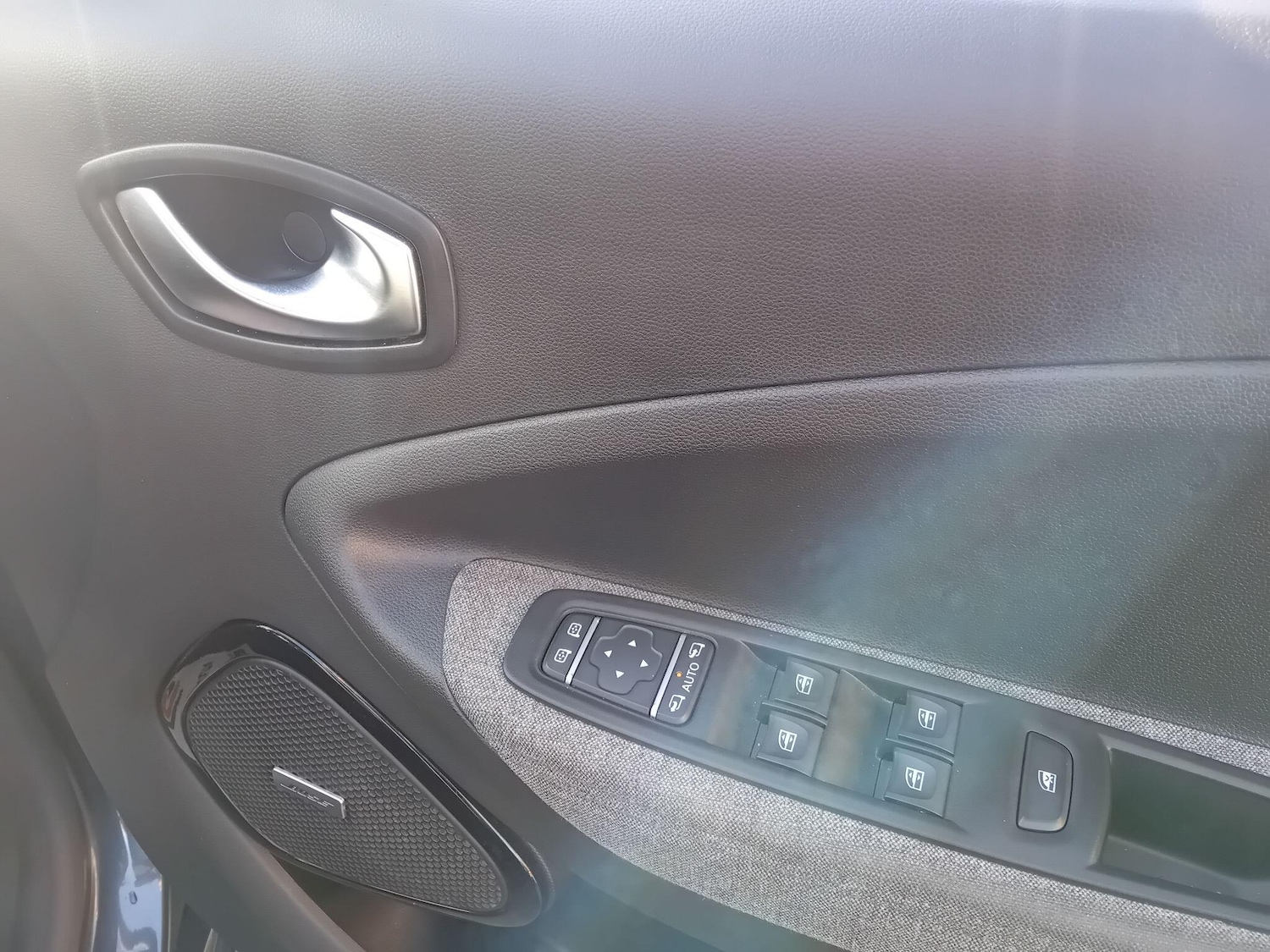 Used Renault Zoe 2020 for sale - 76936575: Photo 20