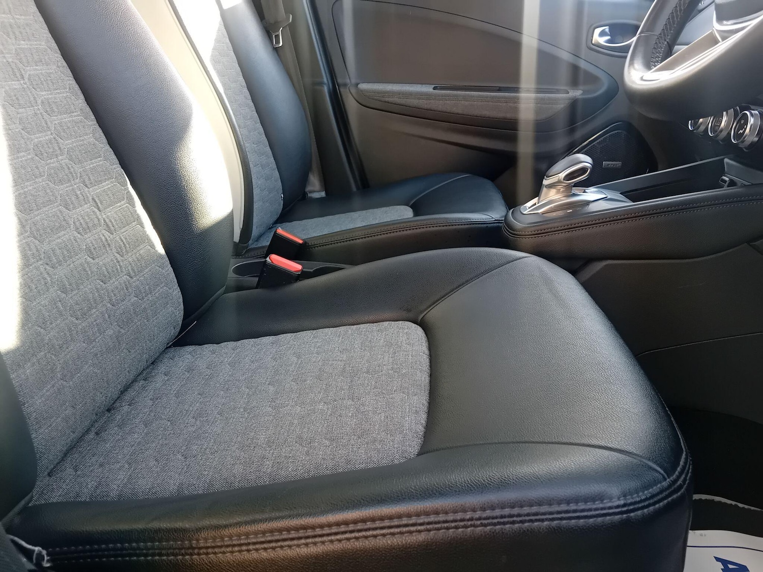 Used Renault Zoe 2020 for sale - 76936575: Photo 32