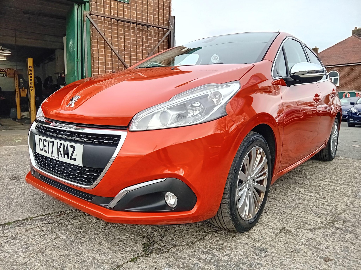 Used Peugeot 208 2017 for sale - 76702010: Photo 3
