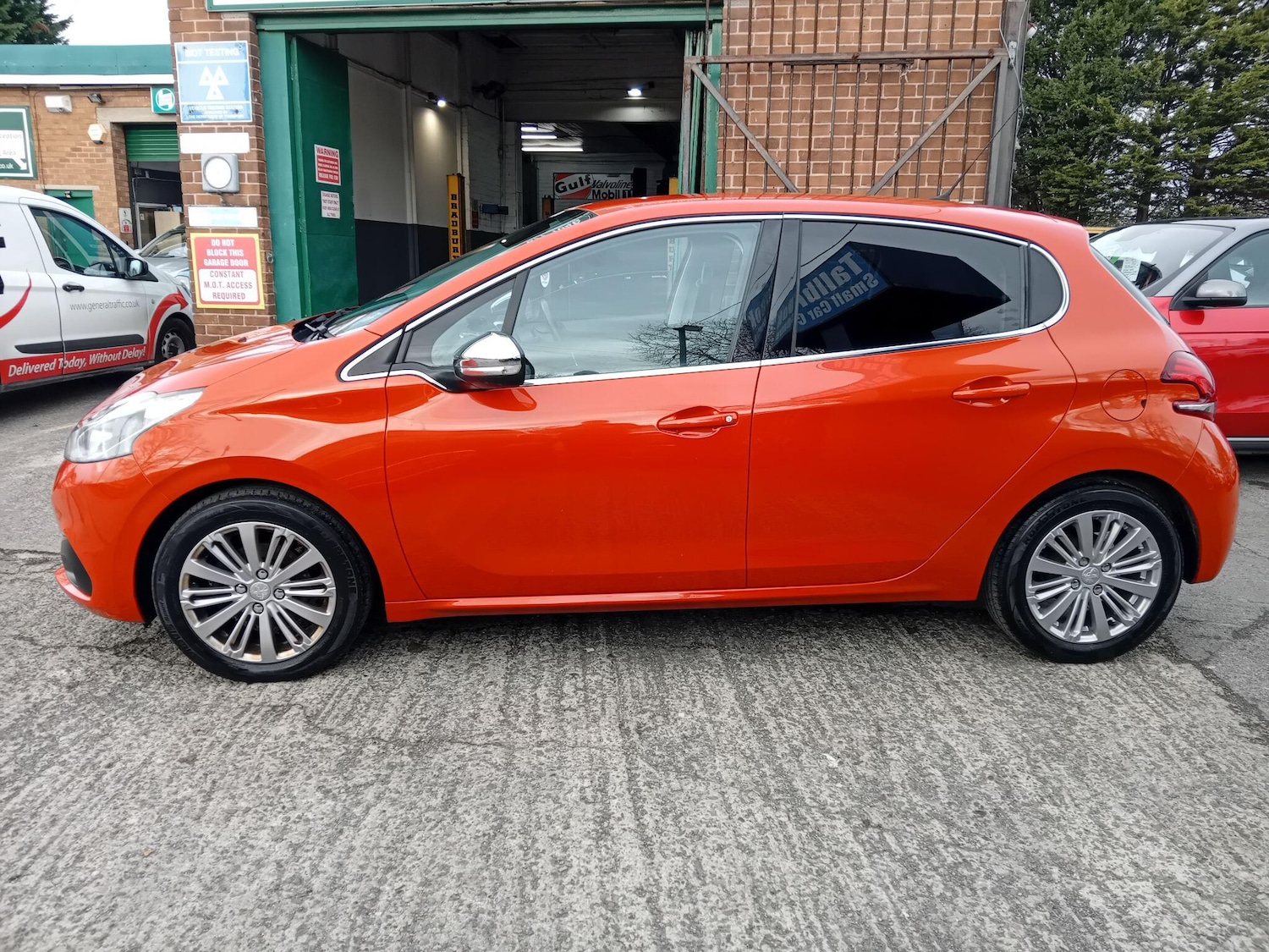 Used Peugeot 208 2017 for sale - 76702010: Photo 5