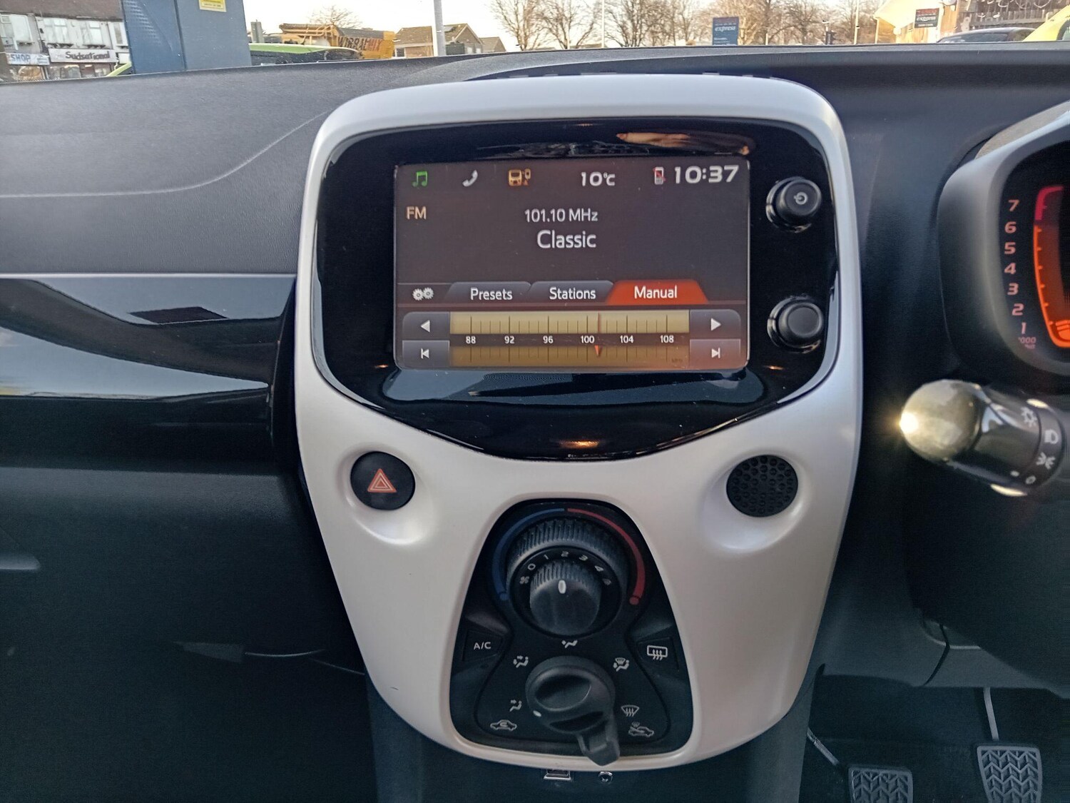 Used Toyota AYGO 2015 for sale - 76850185: Photo 24