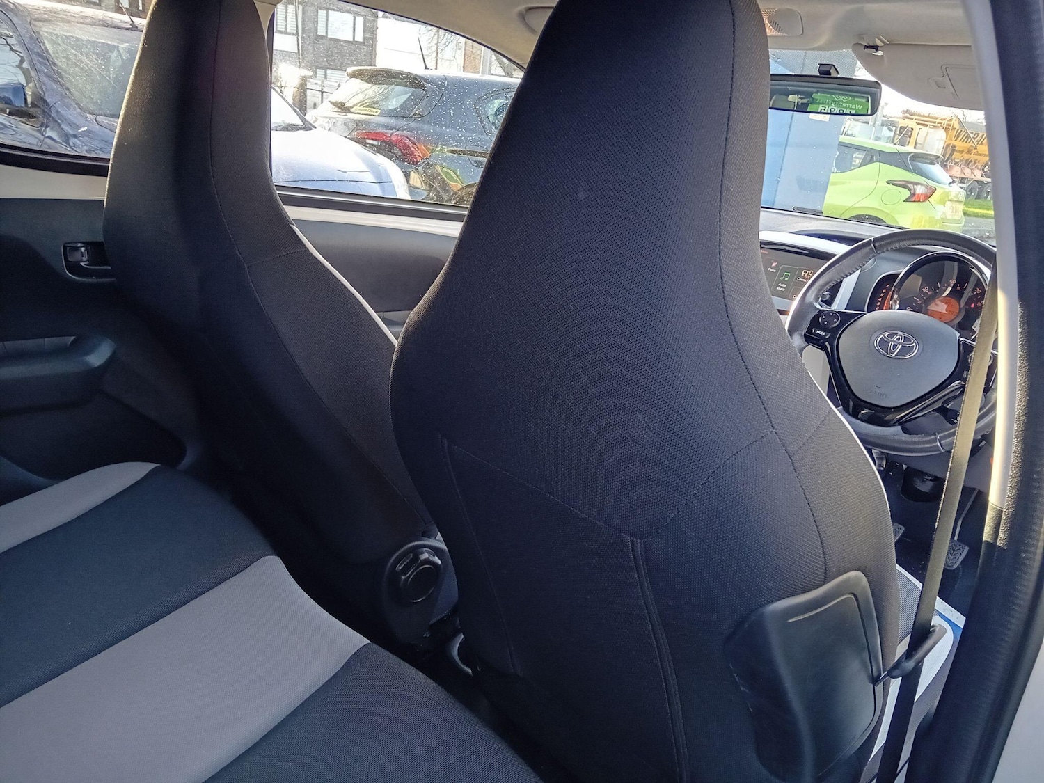 Used Toyota AYGO 2015 for sale - 76850185: Photo 39