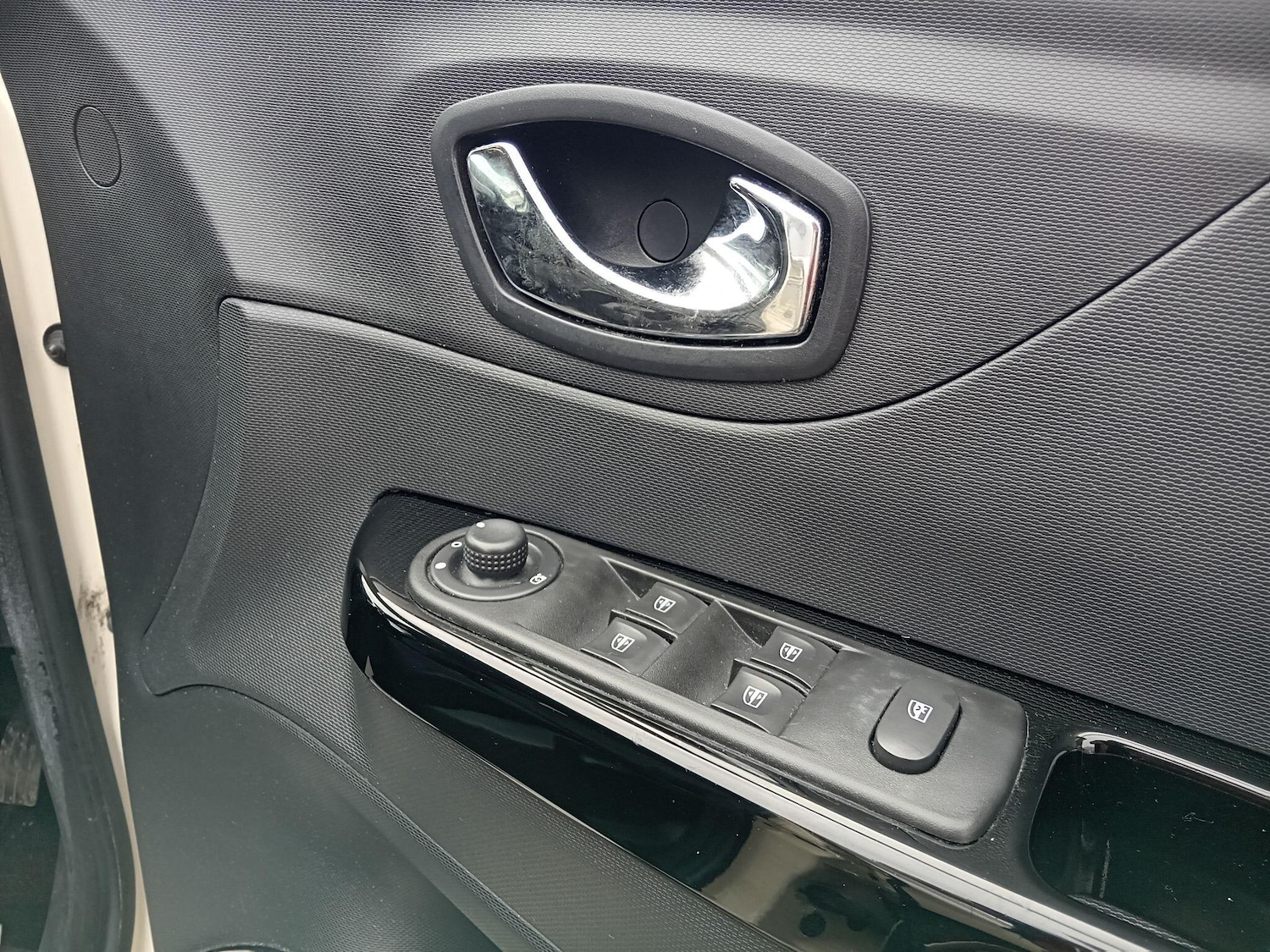 Used Renault Captur 2016 for sale - 77783773: Photo 19