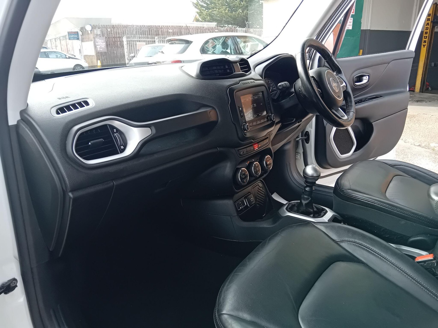 Used Jeep Renegade 2016 for sale - 77969999: Photo 13