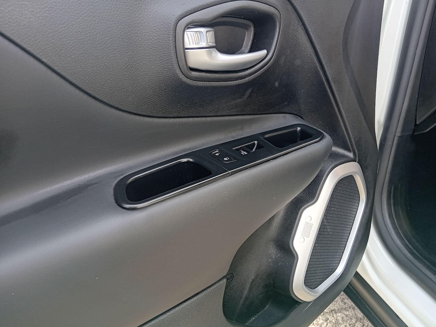 Used Jeep Renegade 2016 for sale - 77969999: Photo 22