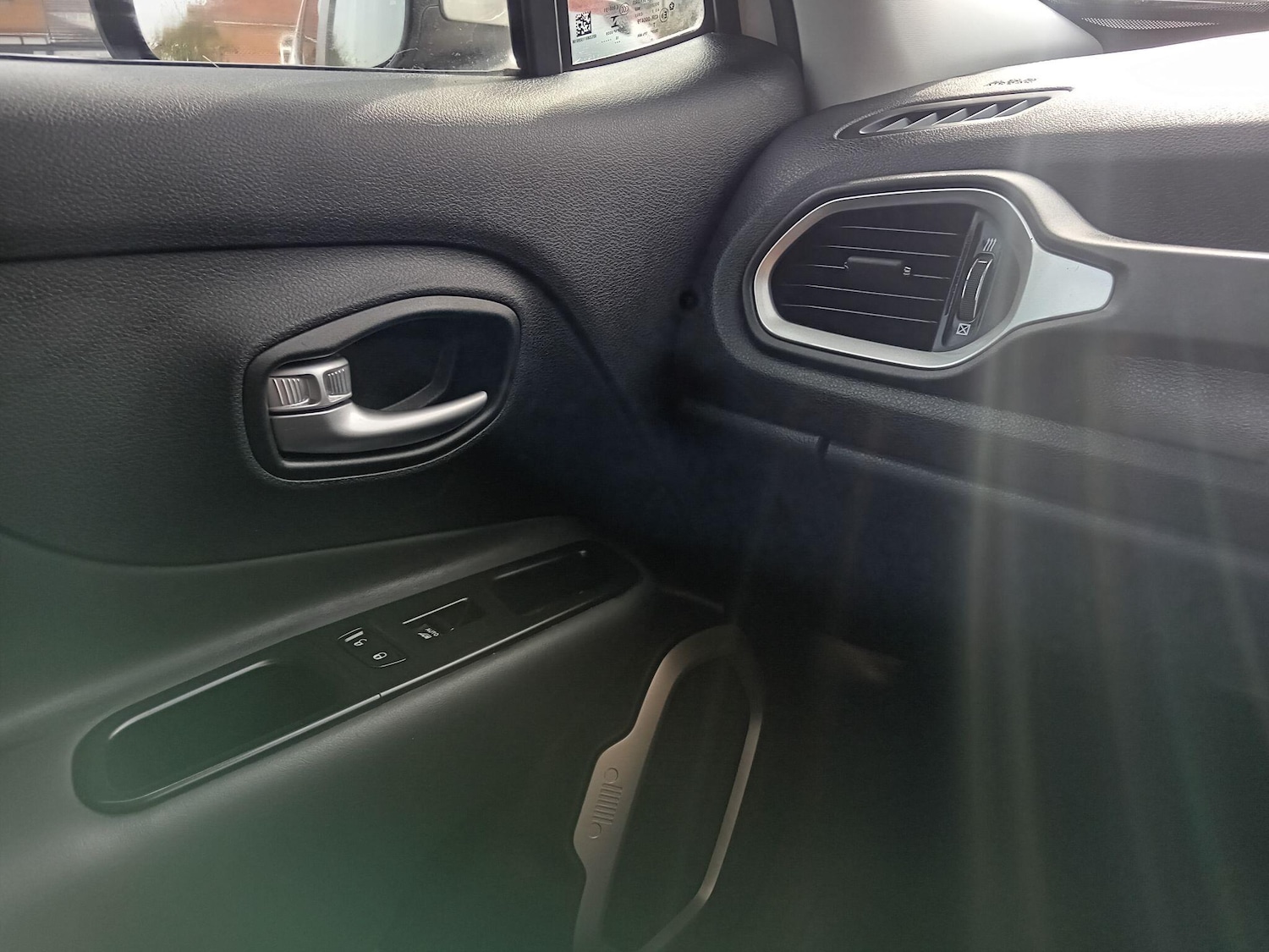 Used Jeep Renegade 2016 for sale - 77969999: Photo 23