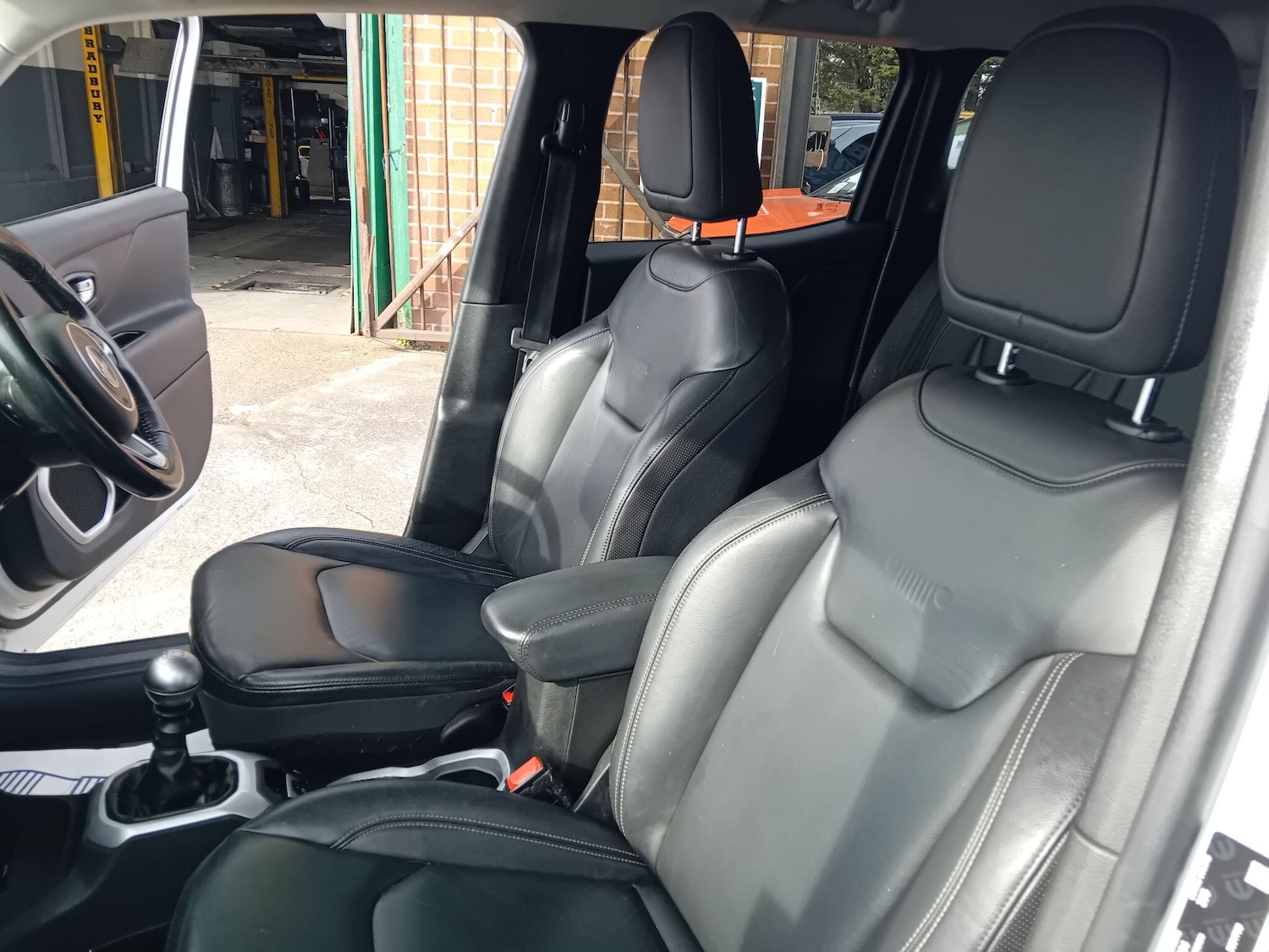 Used Jeep Renegade 2016 for sale - 77969999: Photo 30