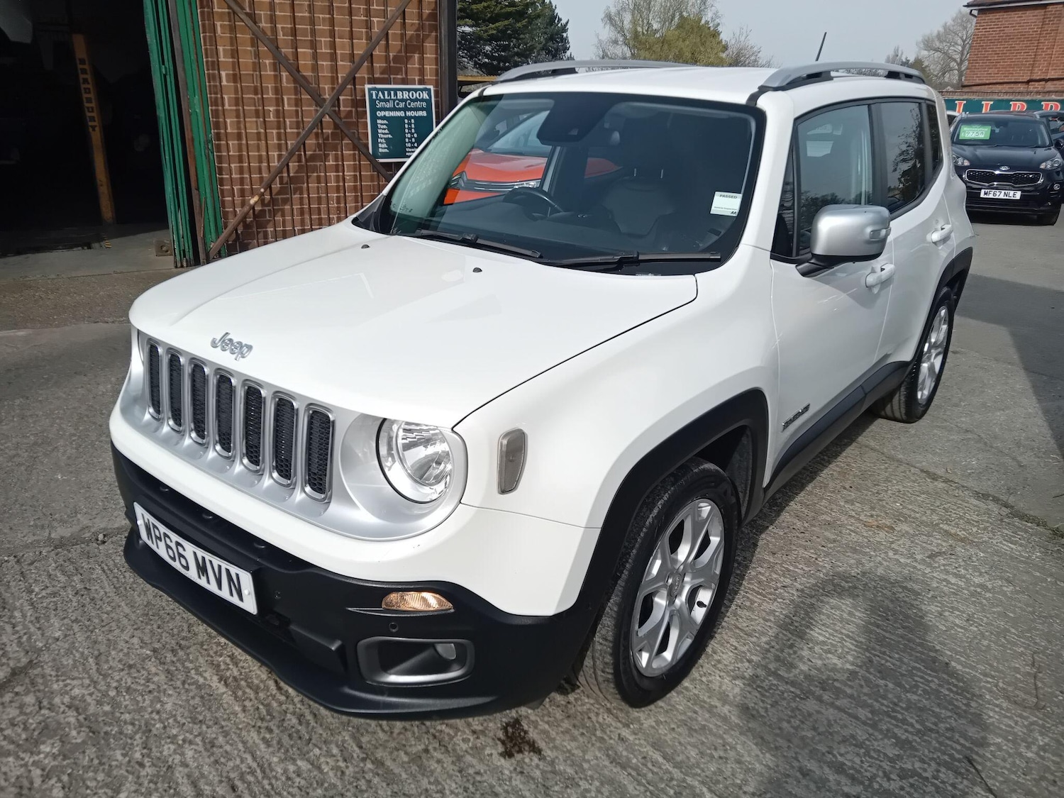 Used Jeep Renegade 2016 for sale - 77969999: Photo 9