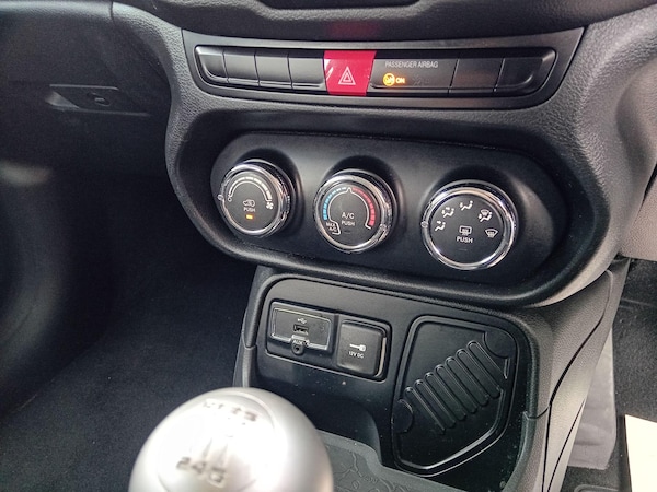 Used Jeep Renegade 2016 for sale - 76002421: Photo 31
