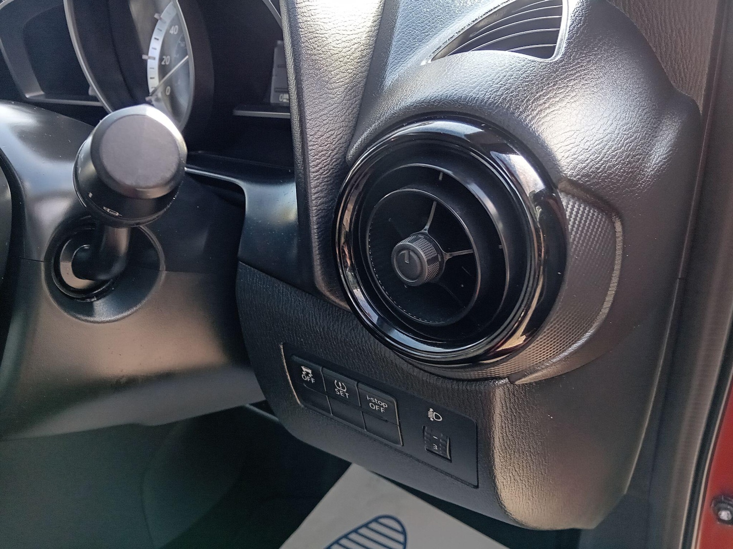 Used Mazda Mazda2 2015 for sale - 75940393: Photo 17