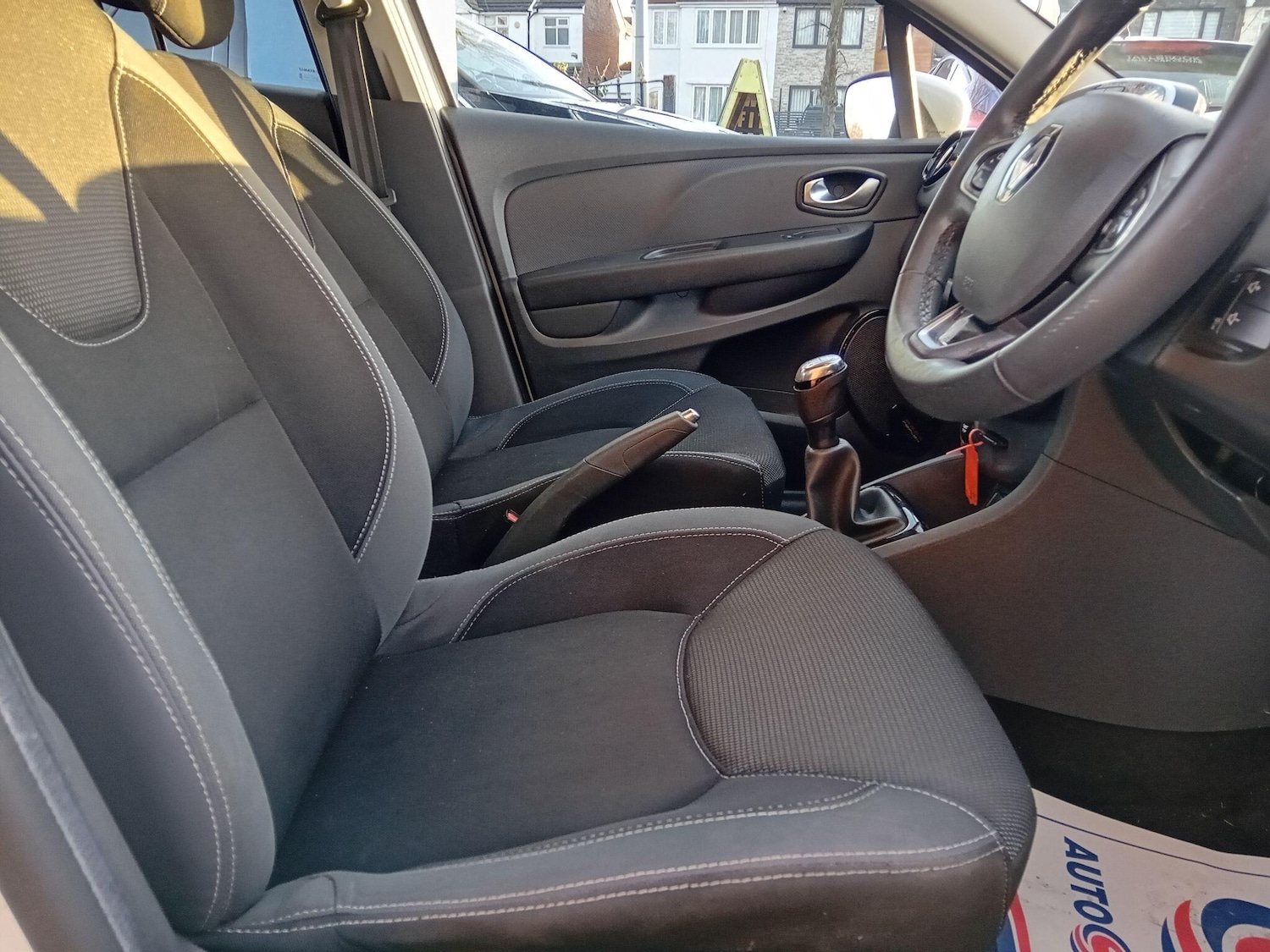 Used Renault Clio 2017 for sale - 76701617: Photo 10