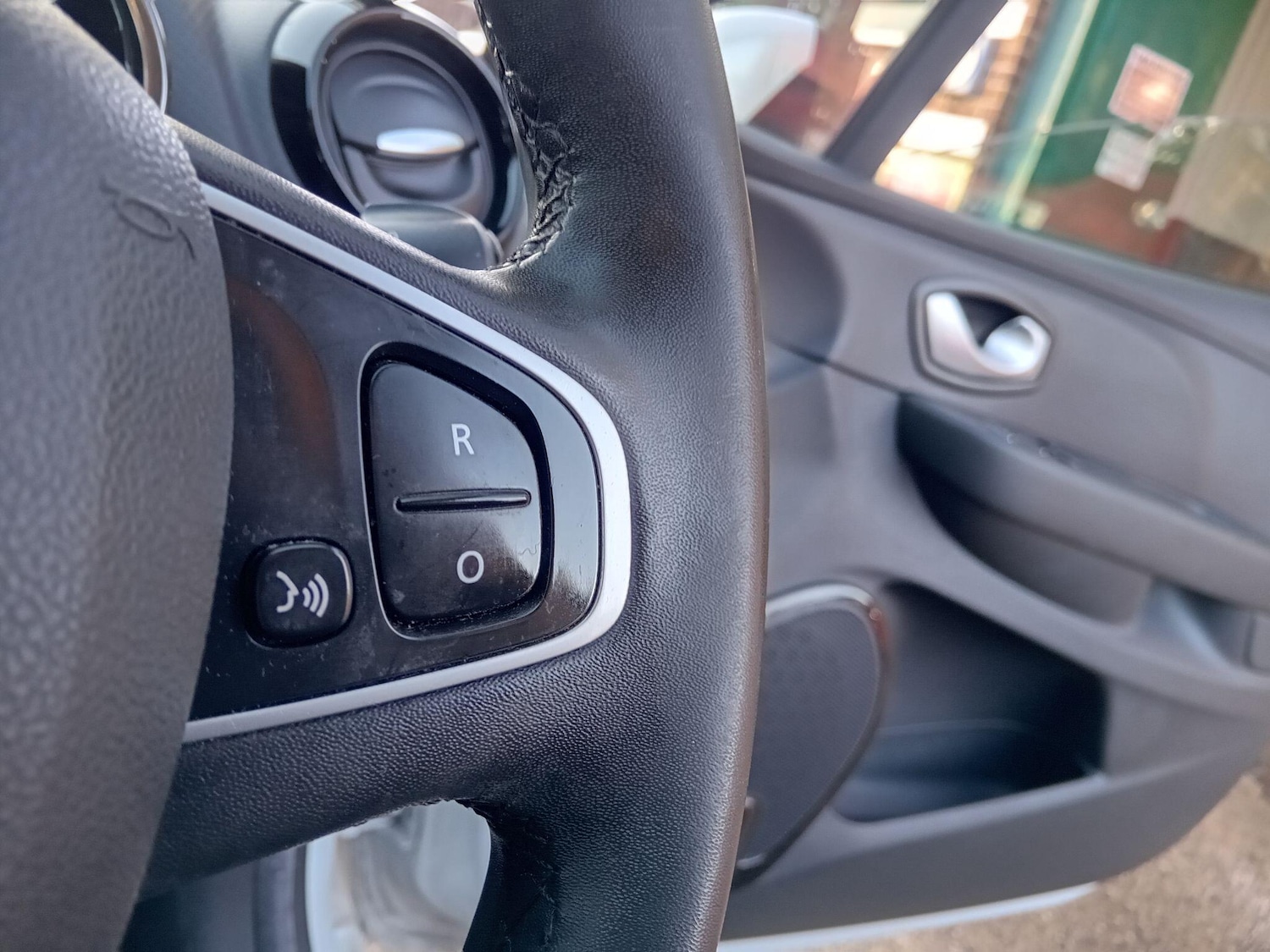 Used Renault Clio 2017 for sale - 76701617: Photo 16