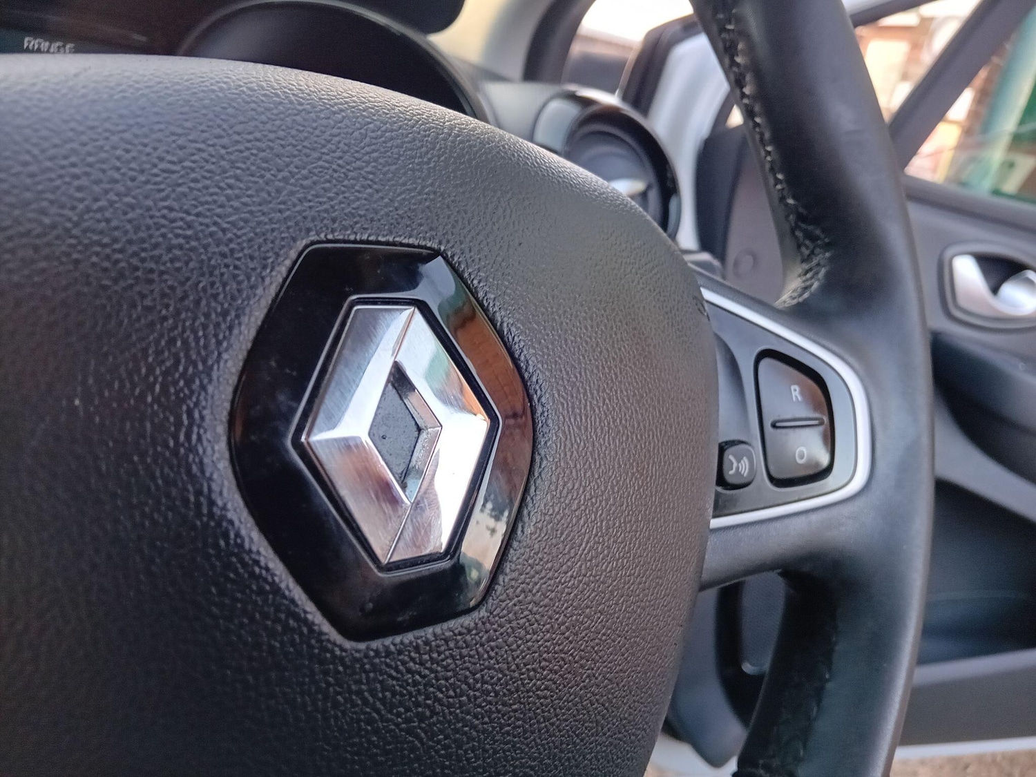 Used Renault Clio 2017 for sale - 76701617: Photo 17