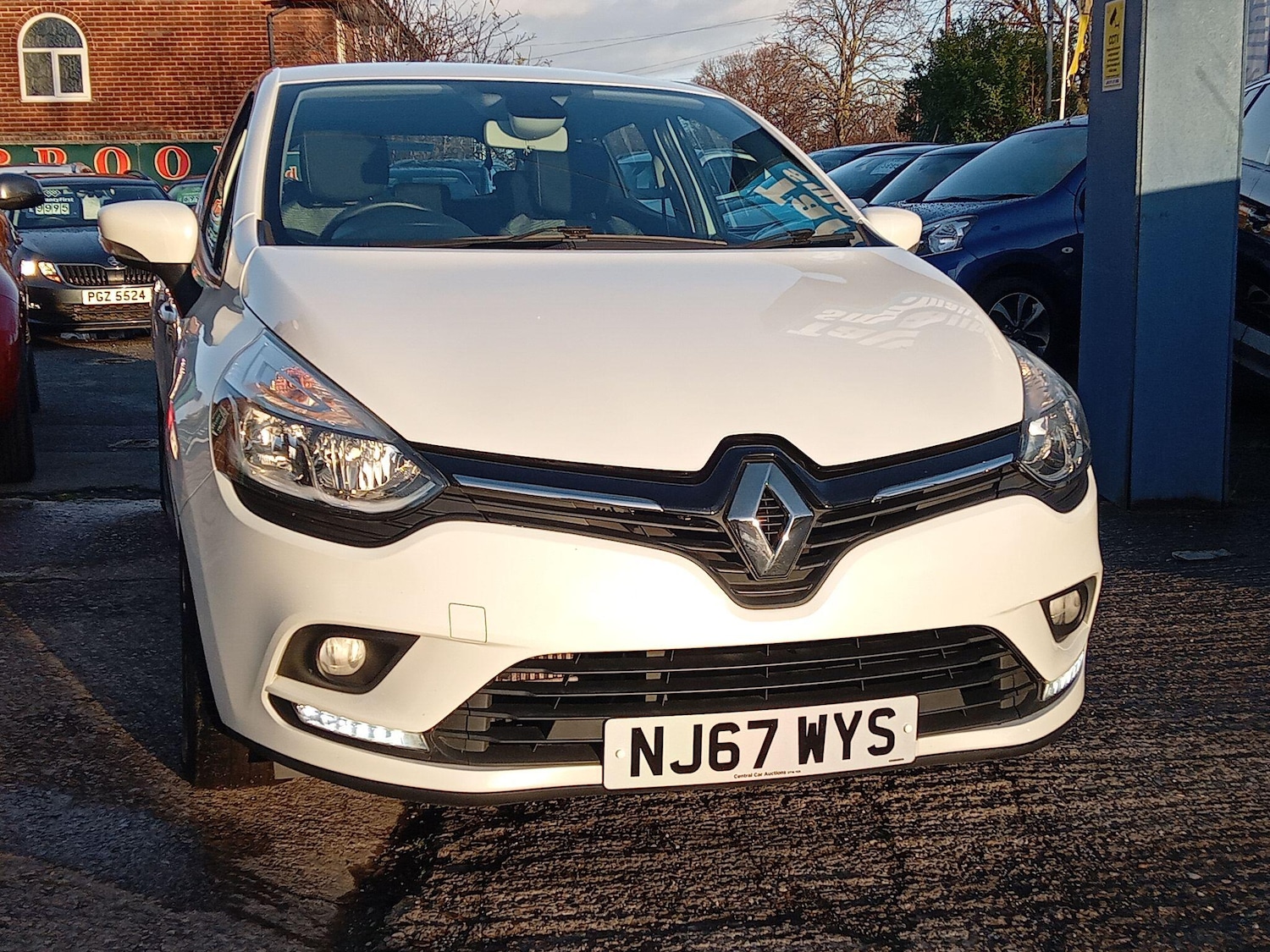 Used Renault Clio 2017 for sale - 76701617: Photo 2