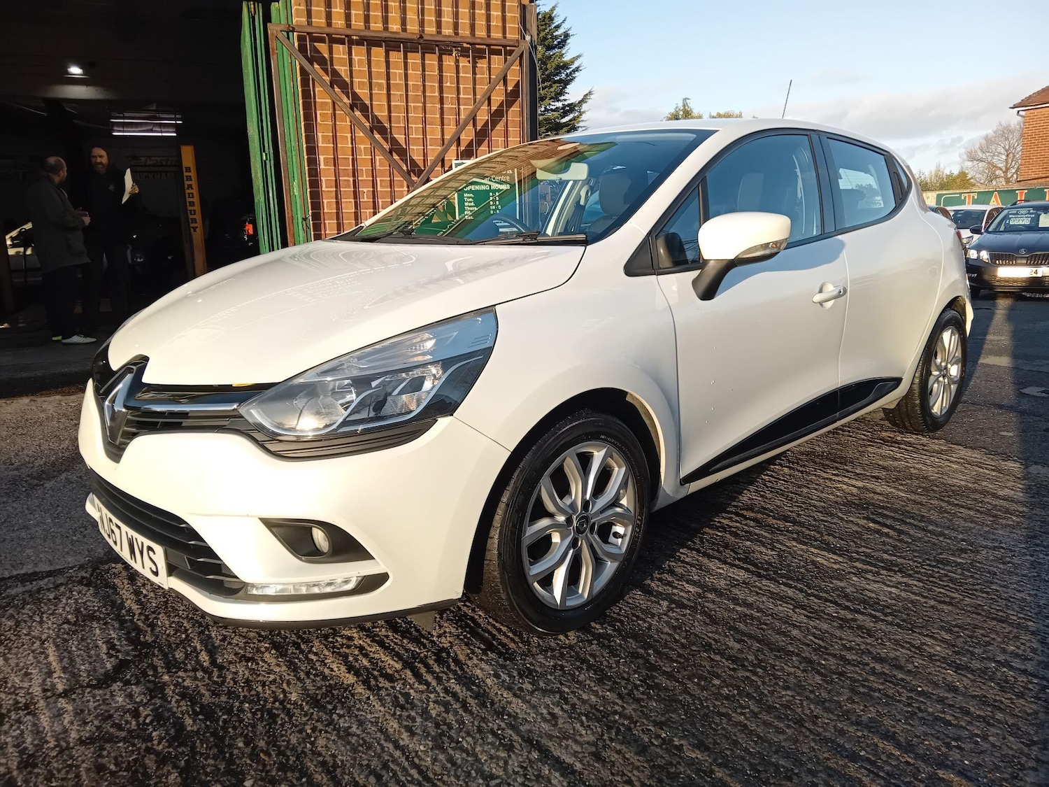 Used Renault Clio 2017 for sale - 76701617: Photo 3