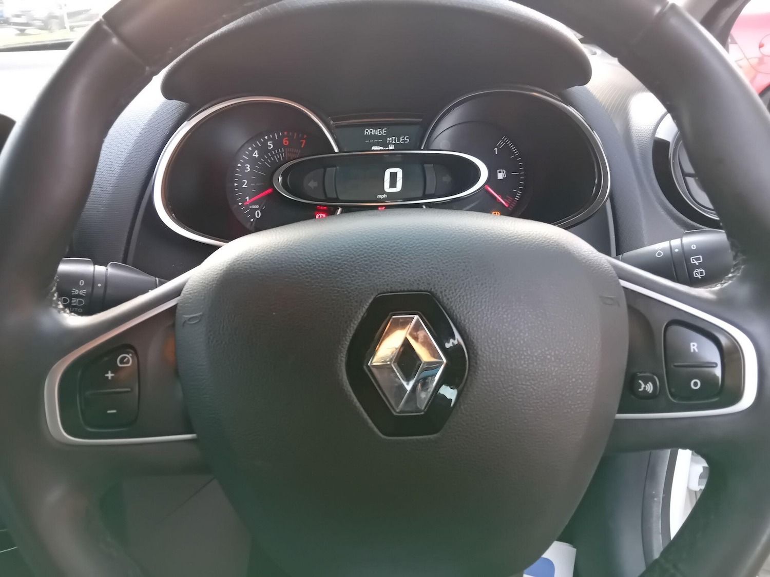 Used Renault Clio 2017 for sale - 76701617: Photo 31