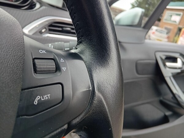 Used Peugeot 208 2017 for sale - 75362878: Photo 28