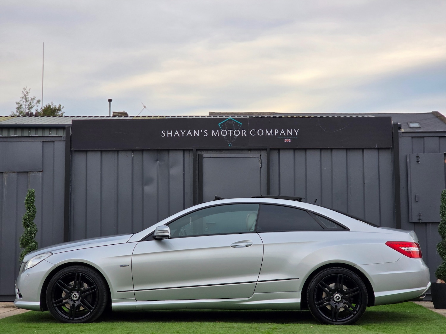 Used Mercedes-Benz E-Class 2012 for sale - 76149845: Photo 2