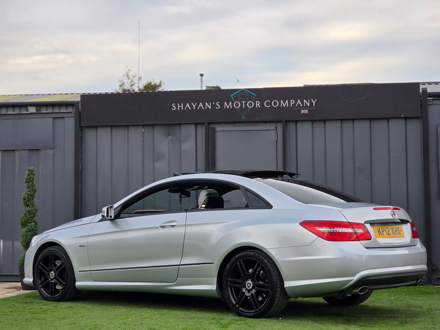 Used Mercedes-Benz E-Class 2012 for sale - 76149845: Photo 3