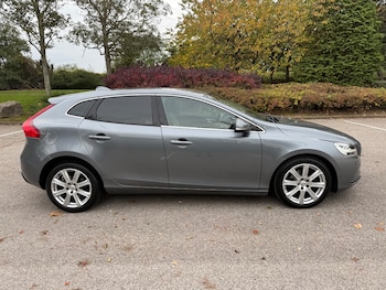 Used Volvo V40 2017 for sale - 76316670: Photo
