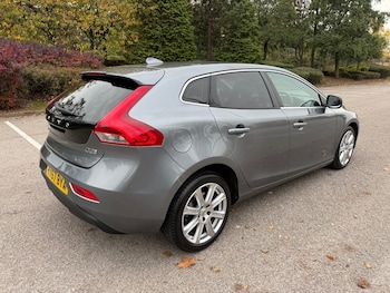 Used Volvo V40 2017 for sale - 76316670: Photo