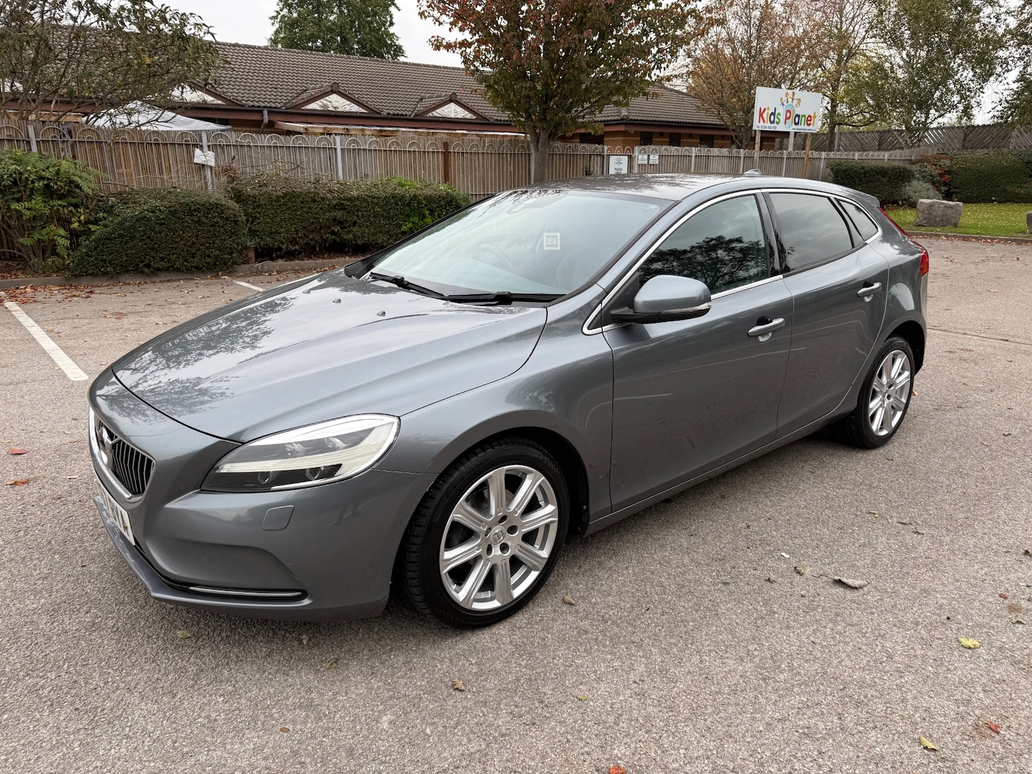 Used Volvo V40 2017 for sale - 76316670: Photo 8