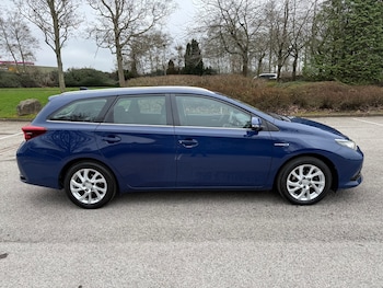 Used Toyota Auris 2017 for sale - 77797373: Photo