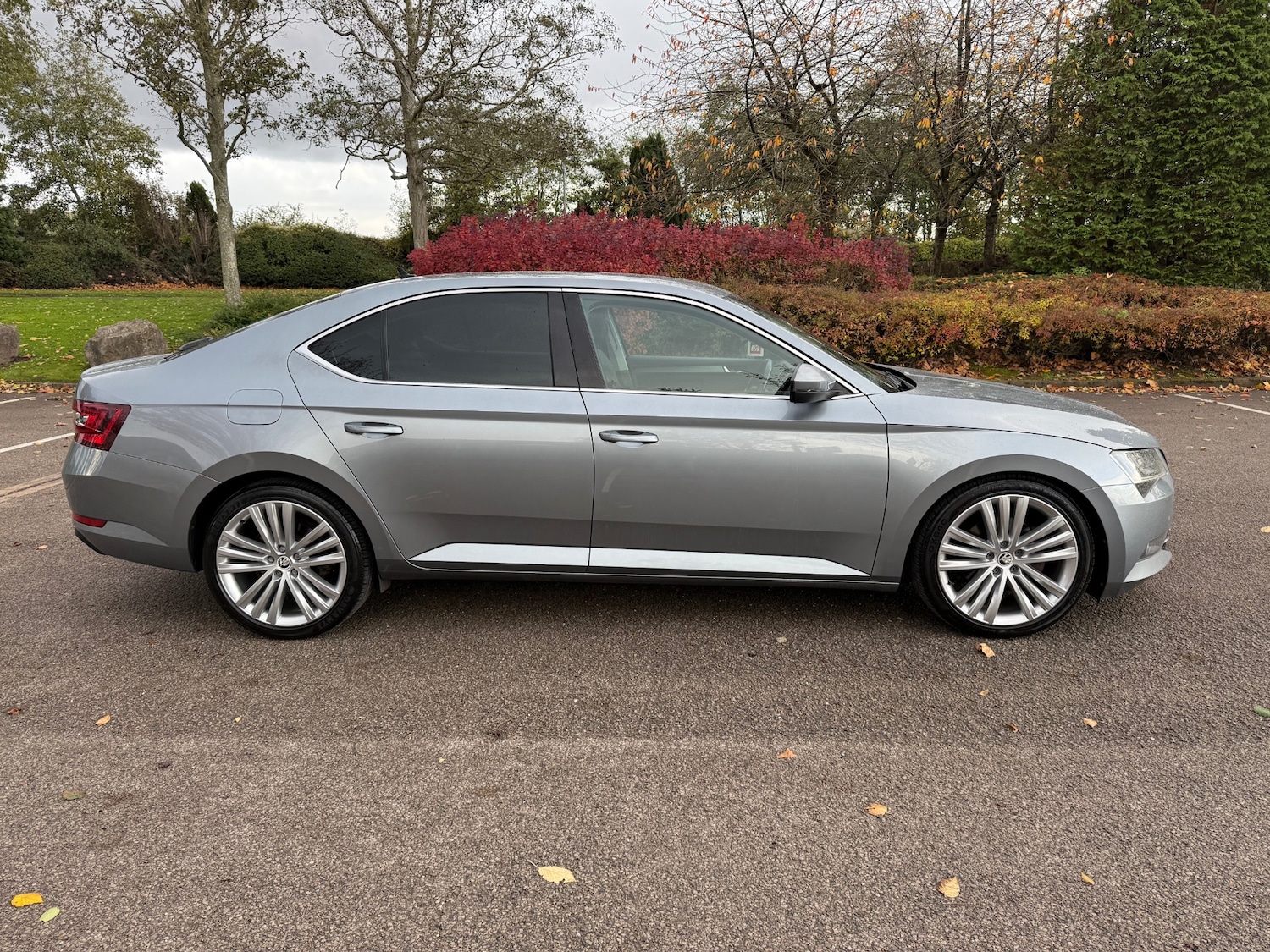Used Skoda Superb 2015 for sale - 76480547: Photo 2
