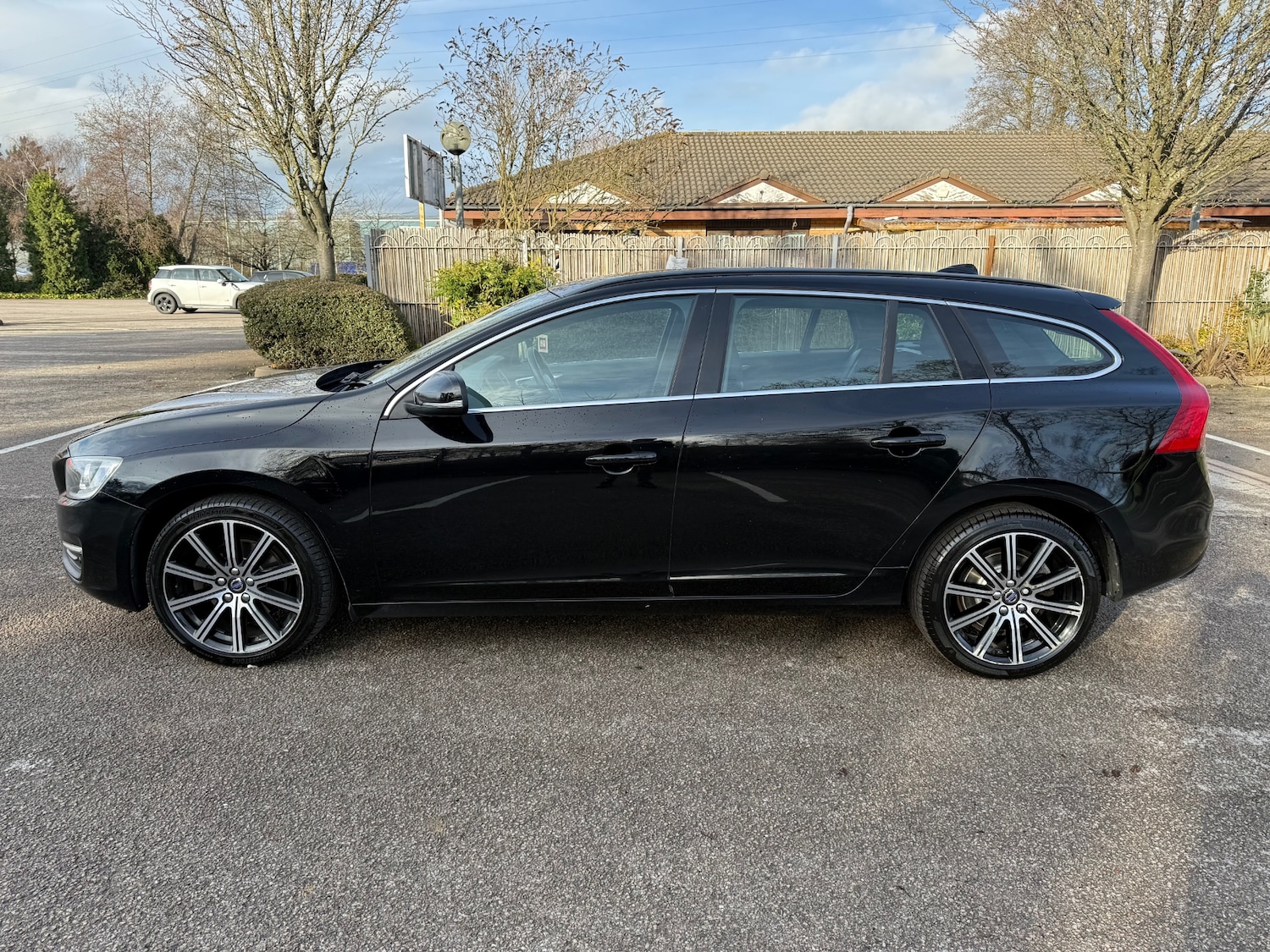 Used Volvo V60 2015 for sale - 77288830: Photo 6