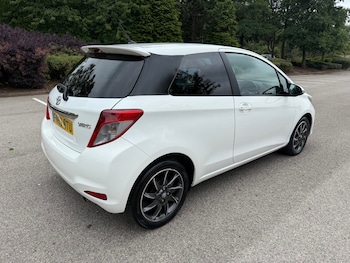 Used Toyota Yaris 2012 for sale - 75355575: Photo
