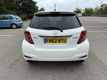 Used Toyota Yaris 2012 for sale - 75355575: Photo