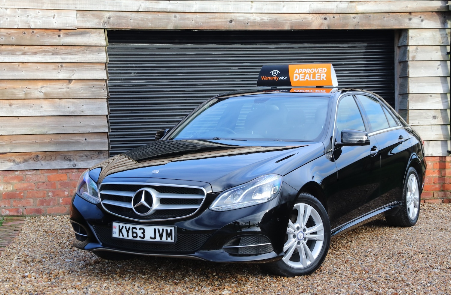 Used Mercedes-Benz E Class 2013 for sale - 76681977: Photo 2