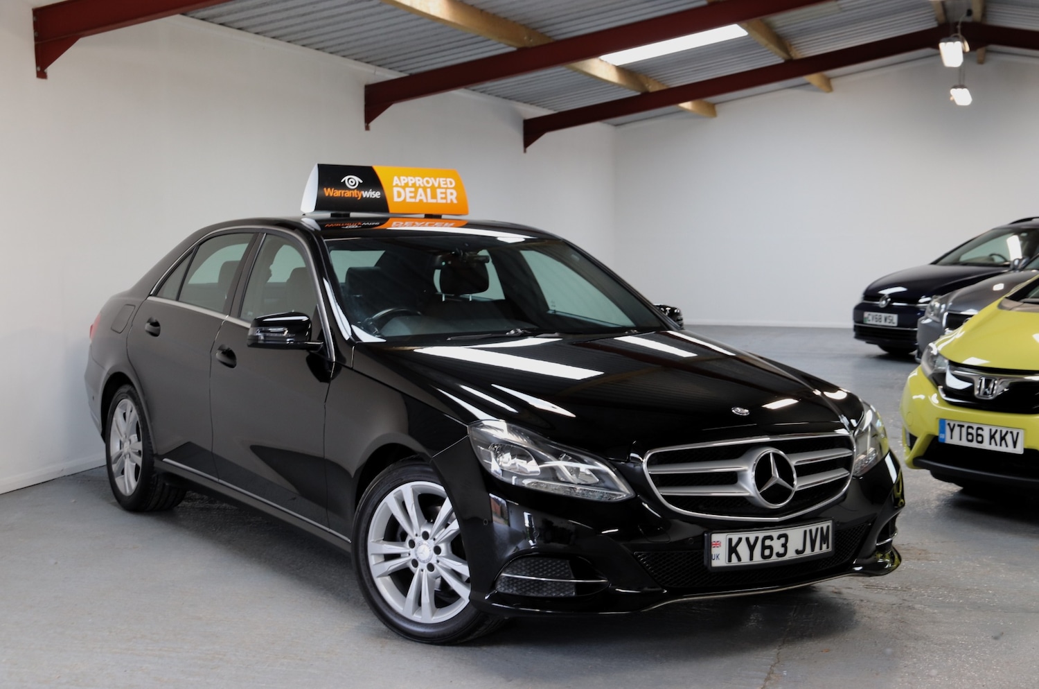 Used Mercedes-Benz E Class 2013 for sale - 76681977: Photo 3