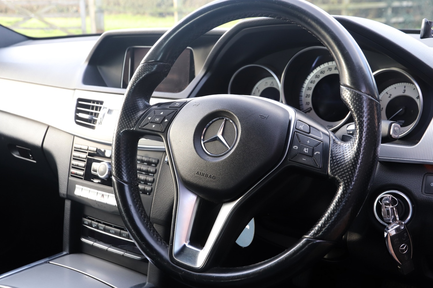 Used Mercedes-Benz E Class 2013 for sale - 76681977: Photo 9