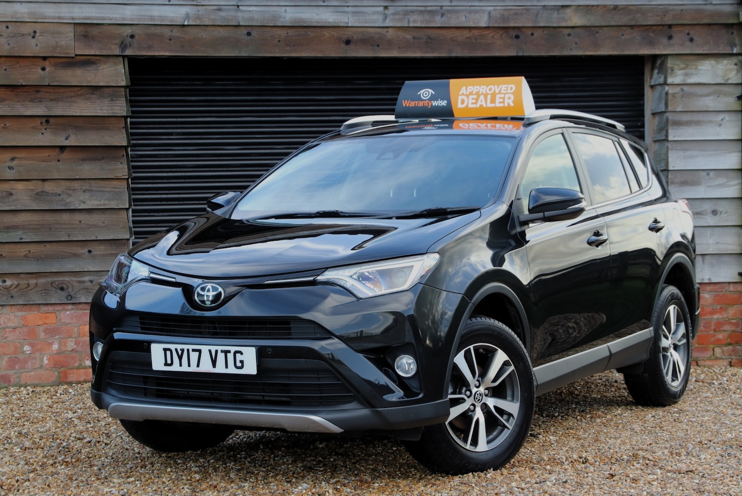 Used Toyota RAV4 2017 for sale - 77103715: Photo 2