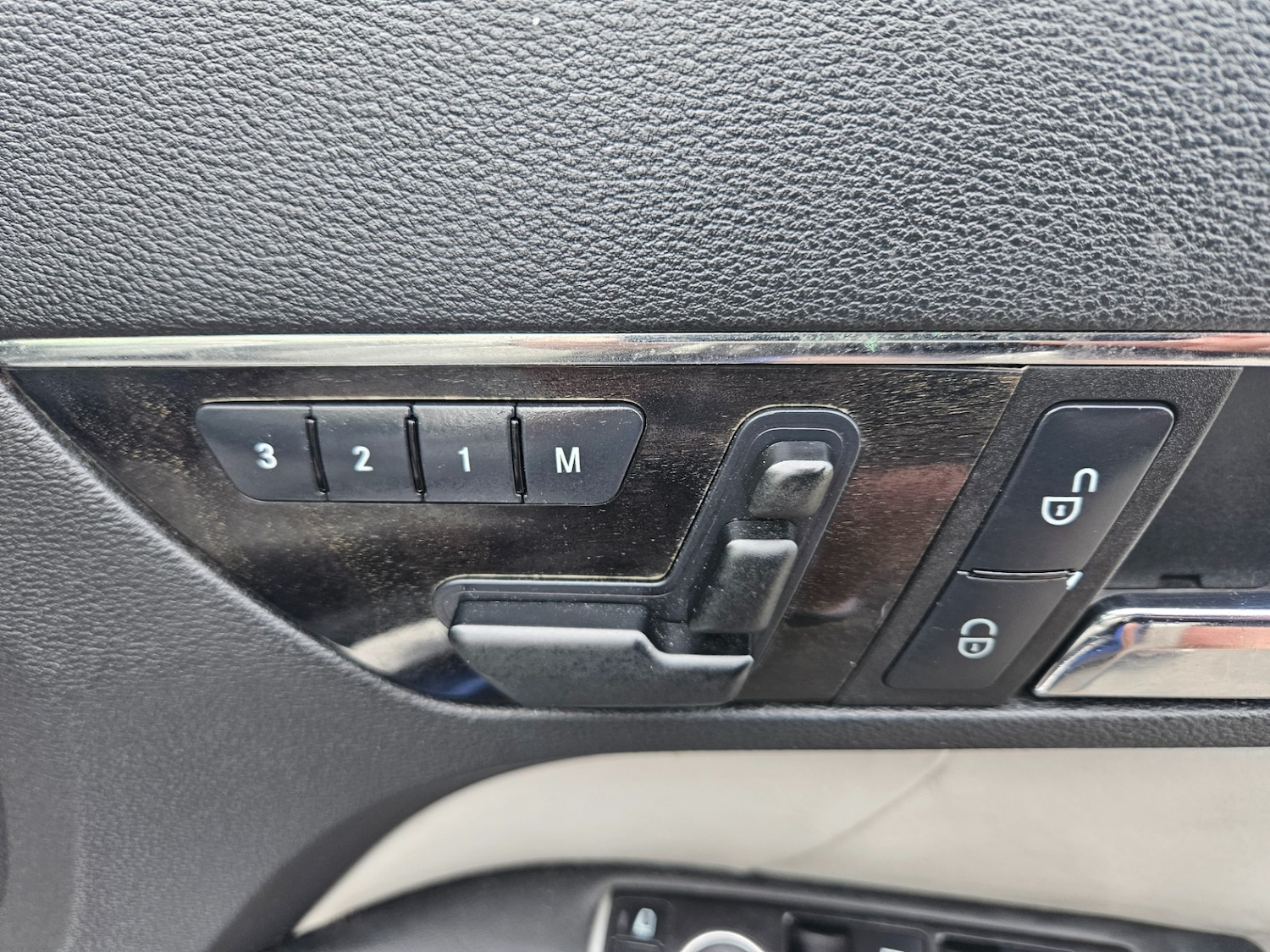 Used Mercedes-Benz E Class 2010 for sale - 78177139: Photo 26