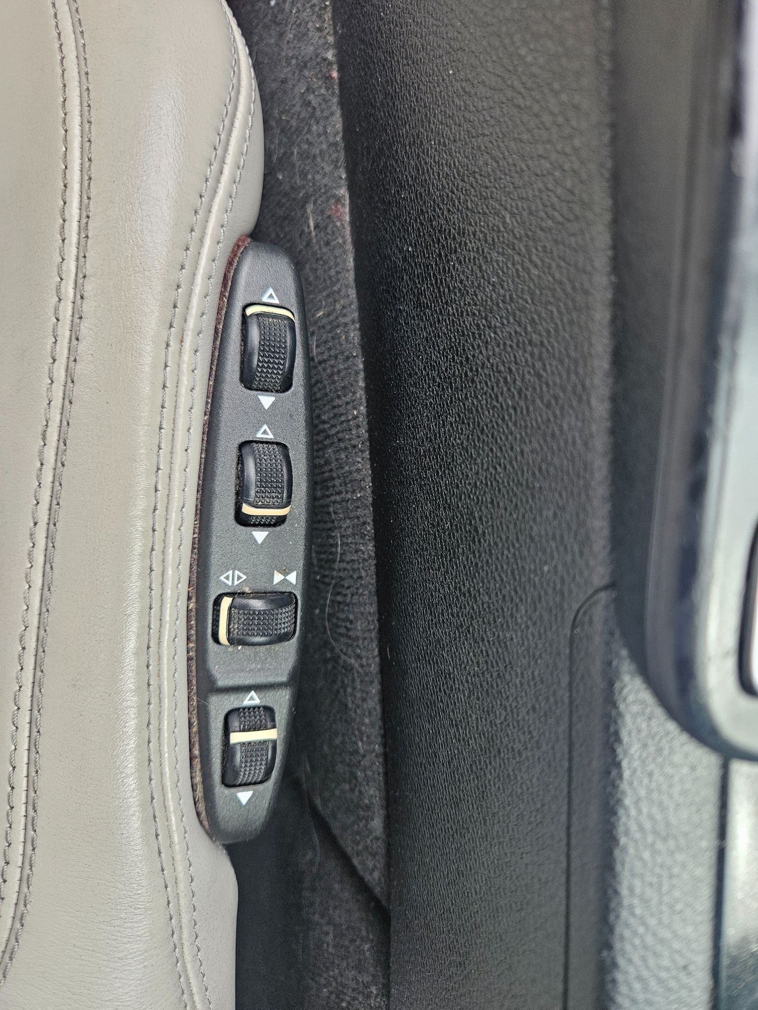 Used Mercedes-Benz E Class 2010 for sale - 78177139: Photo 32