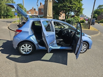 Used Toyota Yaris 2012 for sale - 78744903: Photo