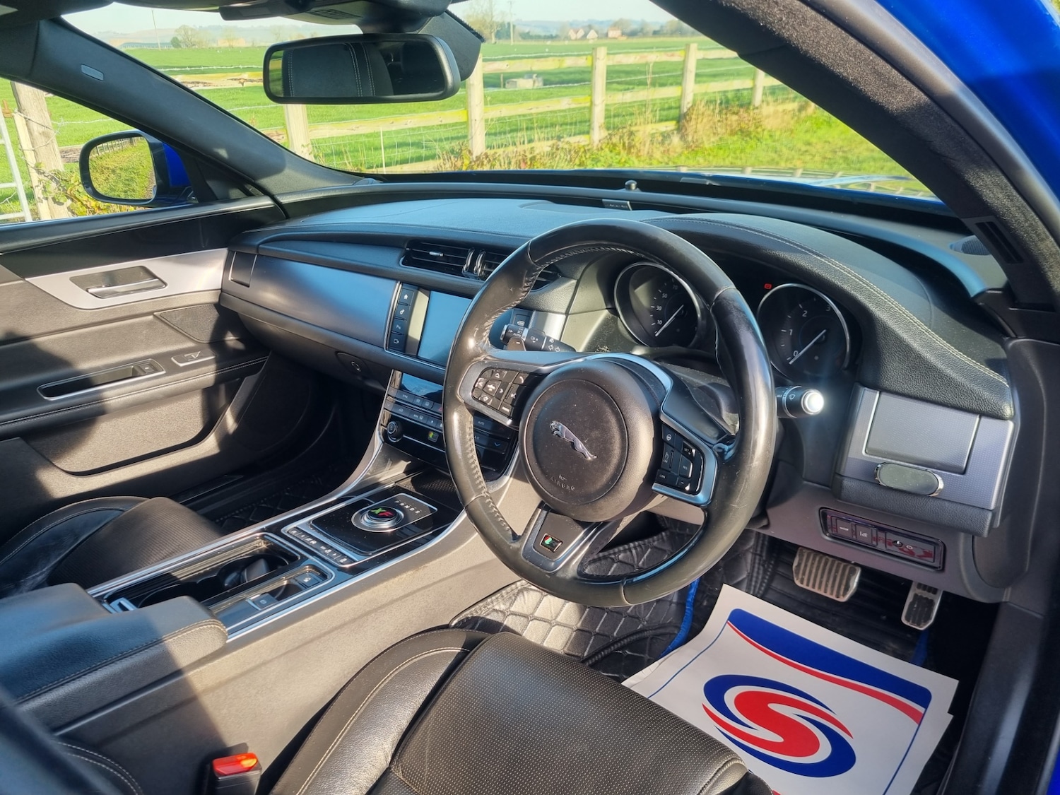 Used Jaguar XF 2017 for sale - 76694680: Photo 2