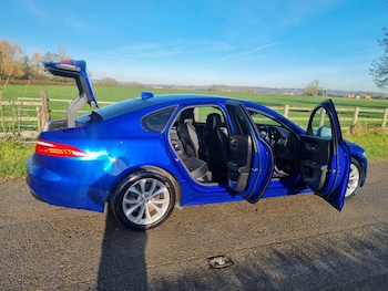 Used Jaguar XF 2017 for sale - 76694680: Photo