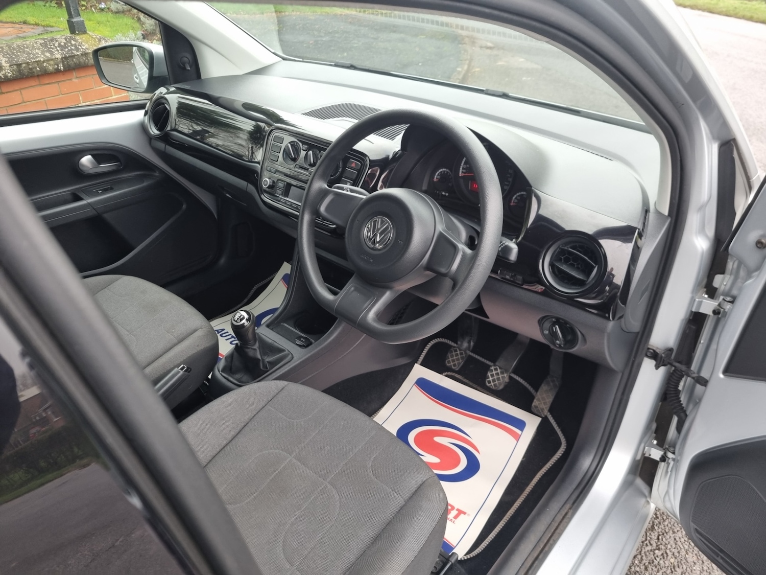 Used Volkswagen up! 2013 for sale - 77461647: Photo 2