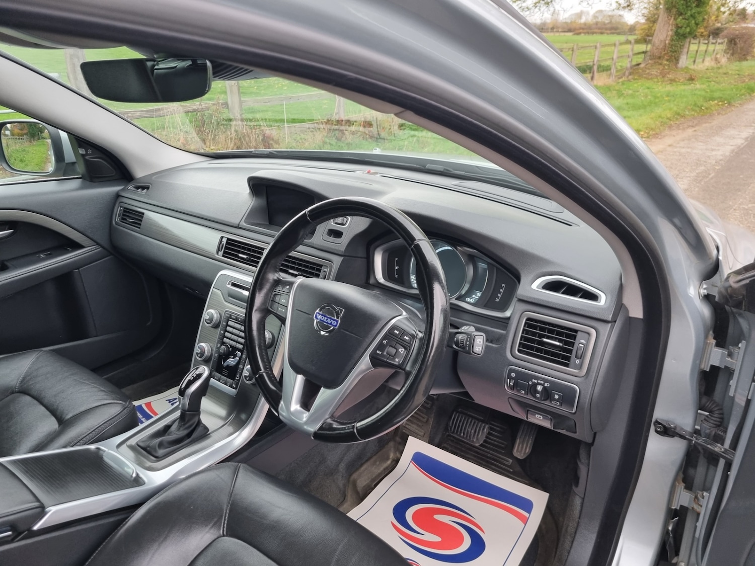 Used Volvo XC70 2015 for sale - 76477451: Photo 2