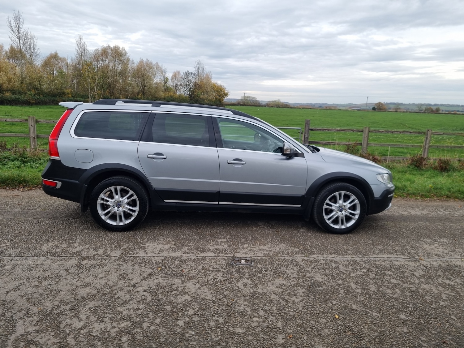 Used Volvo XC70 2015 for sale - 76477451: Photo 5