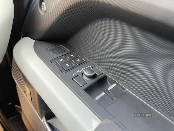 Used Land Rover Defender 2021 for sale - 75031660: Photo 37